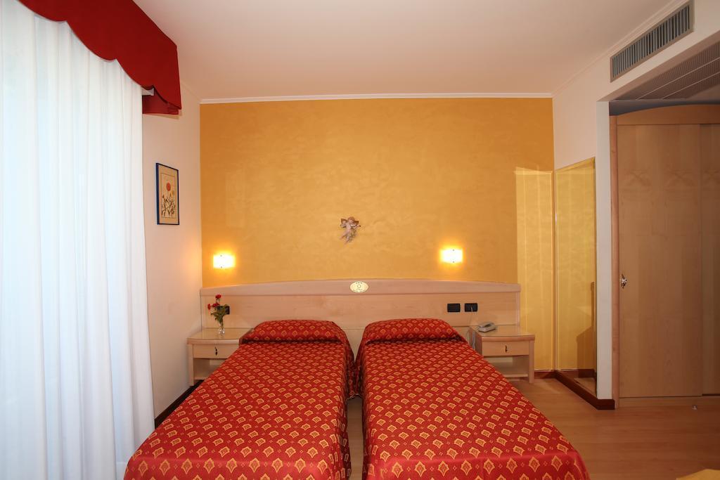 Hotel Helios Lido di Jesolo Exterior photo