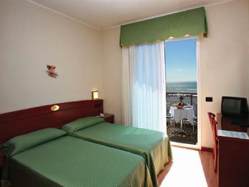 Hotel Helios Lido di Jesolo Exterior photo
